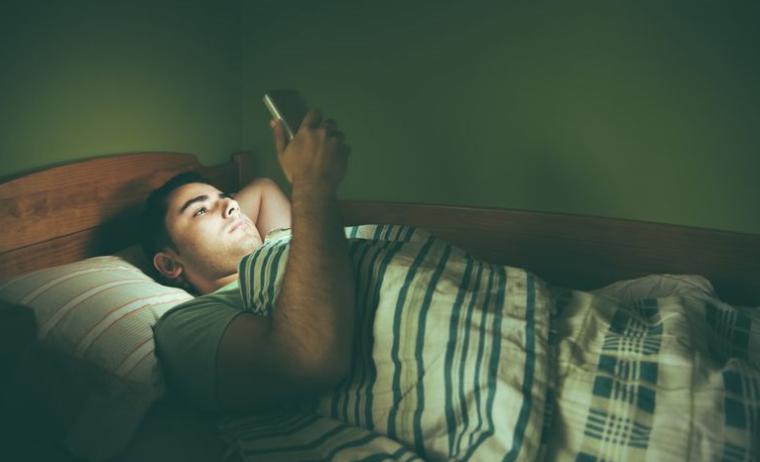 Modo nocturno dos smartphones pode ser prejudicial para o sono Modo nocturno dos smartphones pode ser prejudicial para o sono