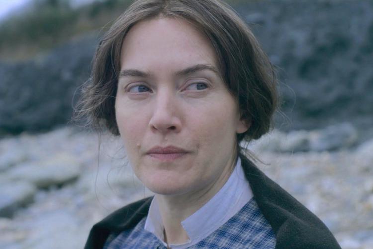 Amonite, com Kate Winslet e Saoirse Ronan, estreia hoje na televisão em Portugal Amonite, com Kate Winslet e Saoirse Ronan, estreia hoje na televisão em Portugal