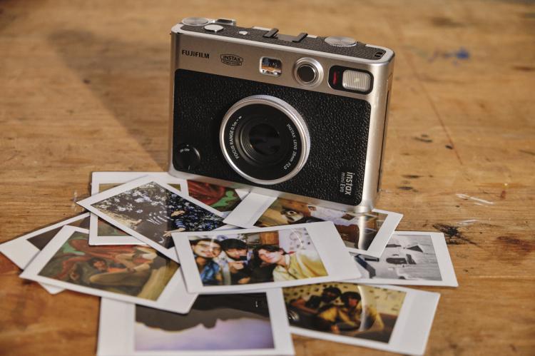Fujifilm anuncia a nova instax mini Evo: uma nova câmara instantânea híbrida Fujifilm anuncia a nova instax mini Evo: uma nova câmara instantânea híbrida
