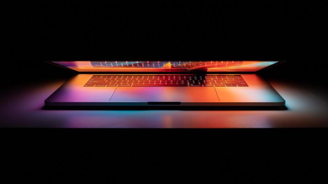 Como corrigir a oscilação de um monitor de um MacBook Como corrigir a oscilação de um monitor de um MacBook
