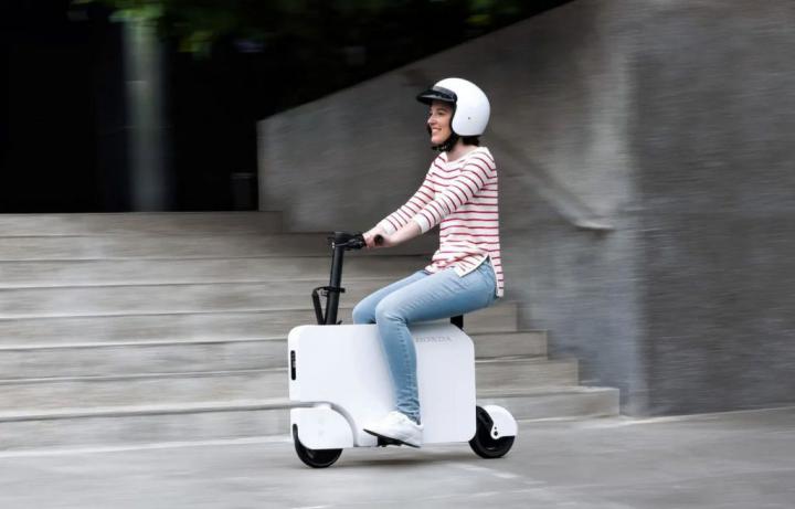 Honda apresenta a sua nova e-Scooter ultracompacta e dobrável Honda apresenta a sua nova e-Scooter ultracompacta e dobrável